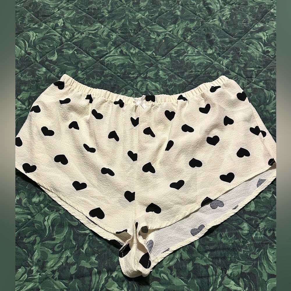 Black hearts shorts
